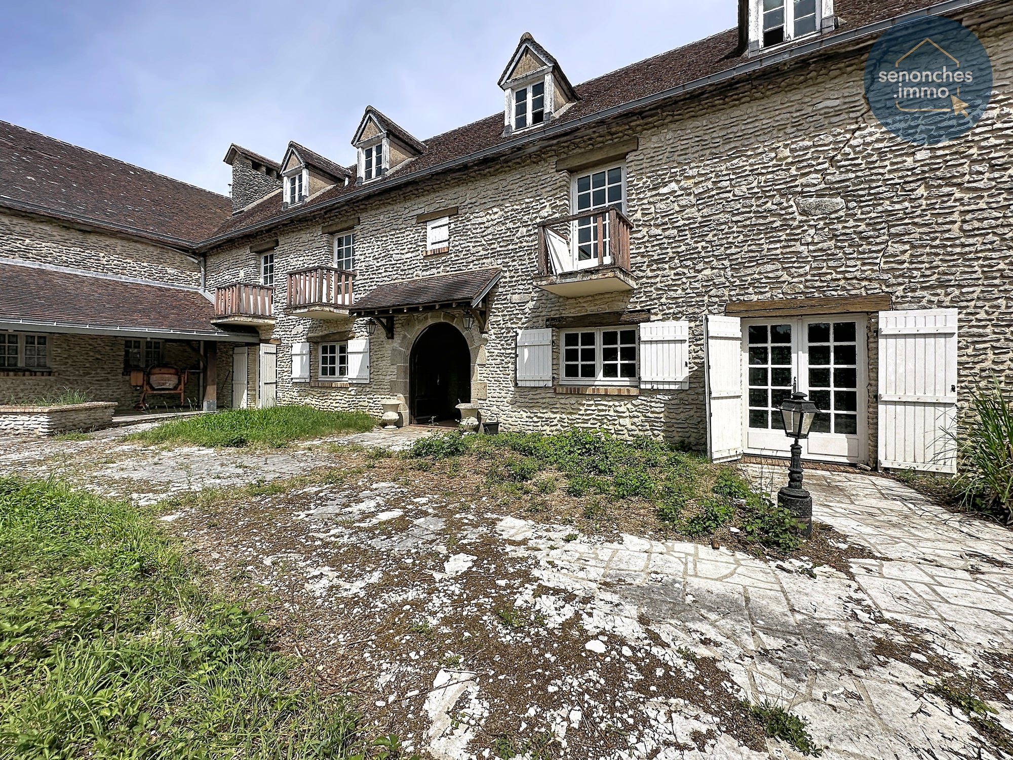 Manoir percheron de caractère à rénover à Saint-Victor-de-Buthon