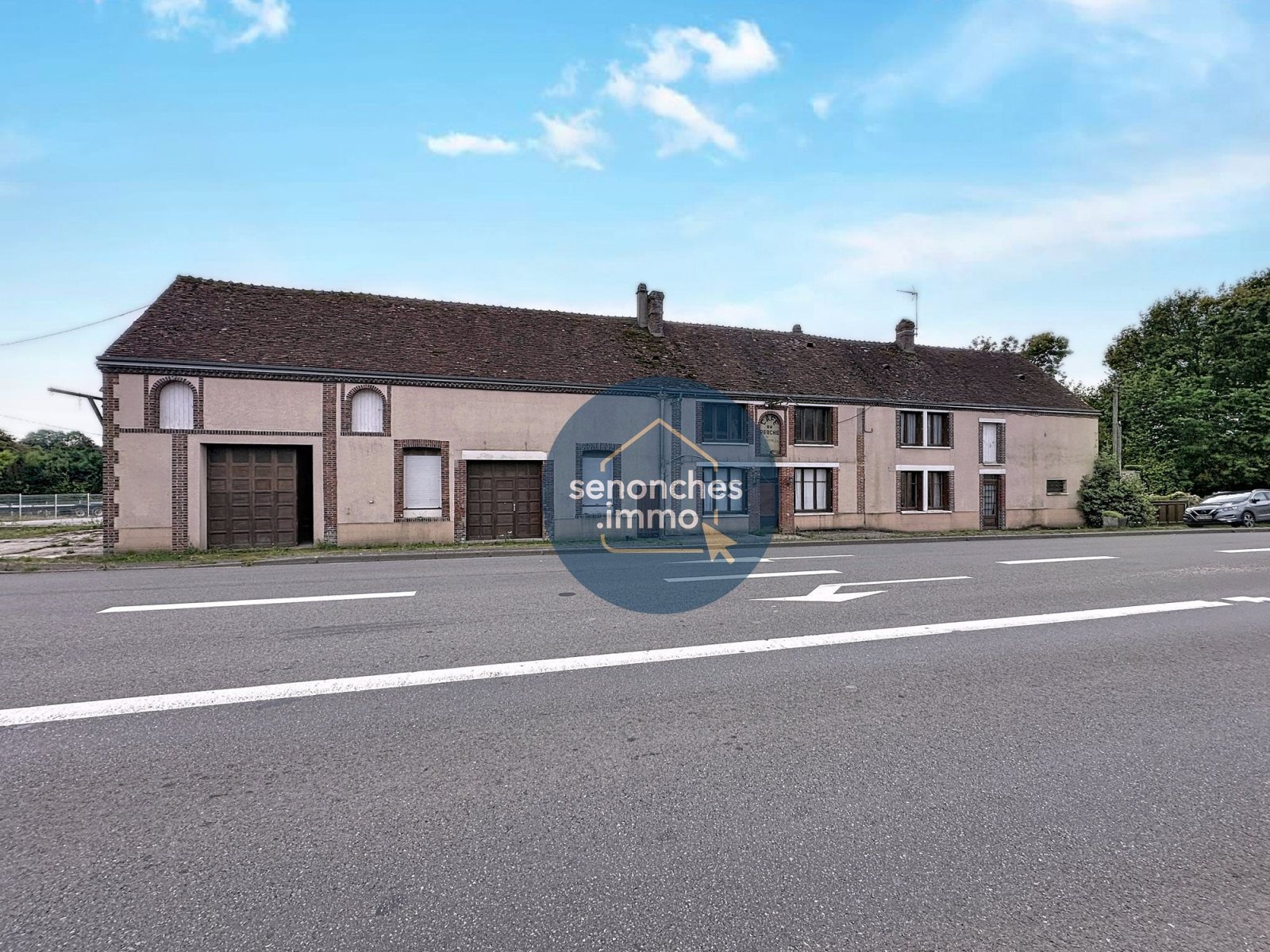 Ancien restaurant à proximité de Nogent-le-Rotrou, 400 m², terrain de 8 306 m²