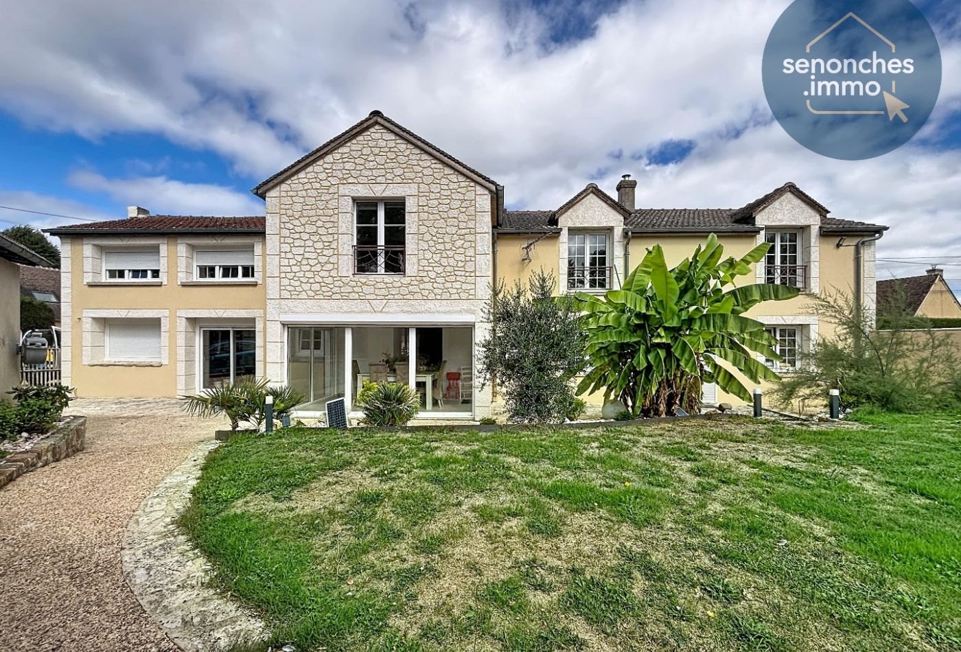 Maison spacieuse à vendre à Fontaine-Simon 215 m² habitables, 9 pièces, 4 chambres, garage et terrain de 485m²